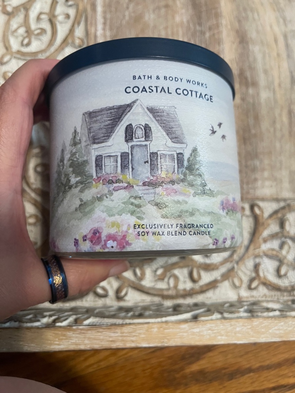 Bath & Body Works Coastal Cottage Candle - Blue Lid, White Jar
